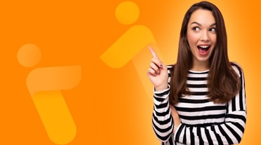 jeune femme qui pointe les bon conseil pour un bon CV